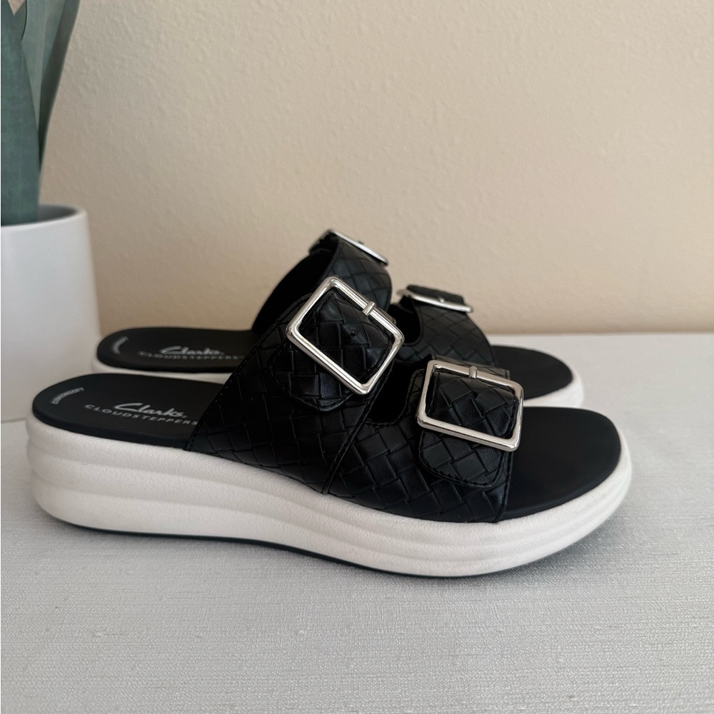 Clarks Cloudsteppers Black/White Buckle Platform Slide Sandals